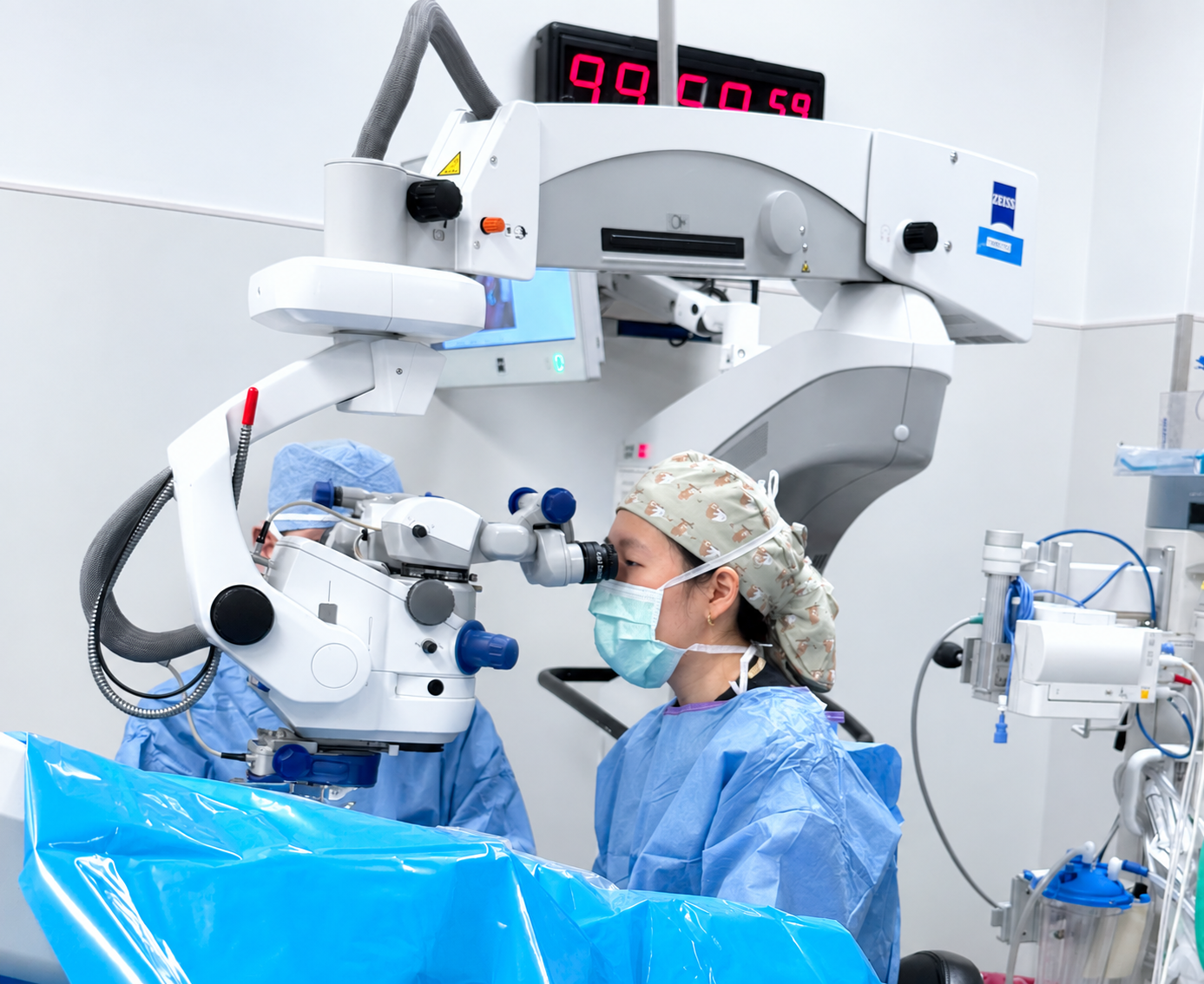Photo of Dr. Feng in surgery